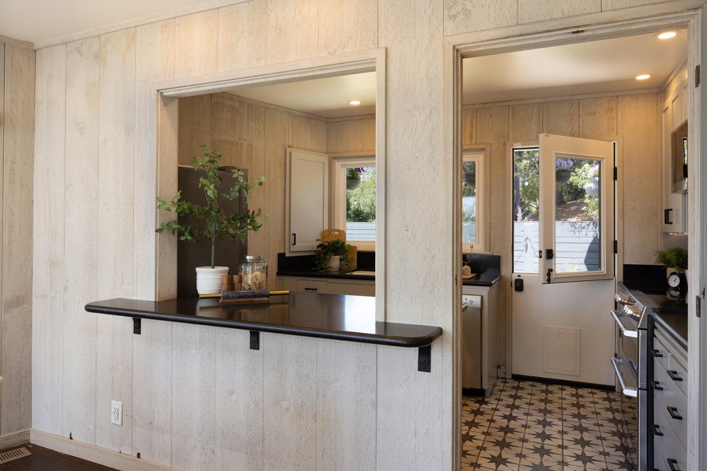 Detail Gallery Image 10 of 18 For 5165 Carmel Valley Rd, Carmel,  CA 93923 - 2 Beds | 1 Baths