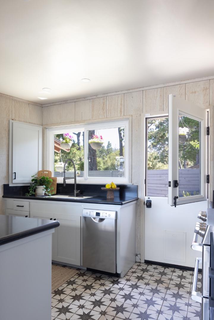 Detail Gallery Image 11 of 18 For 5165 Carmel Valley Rd, Carmel,  CA 93923 - 2 Beds | 1 Baths