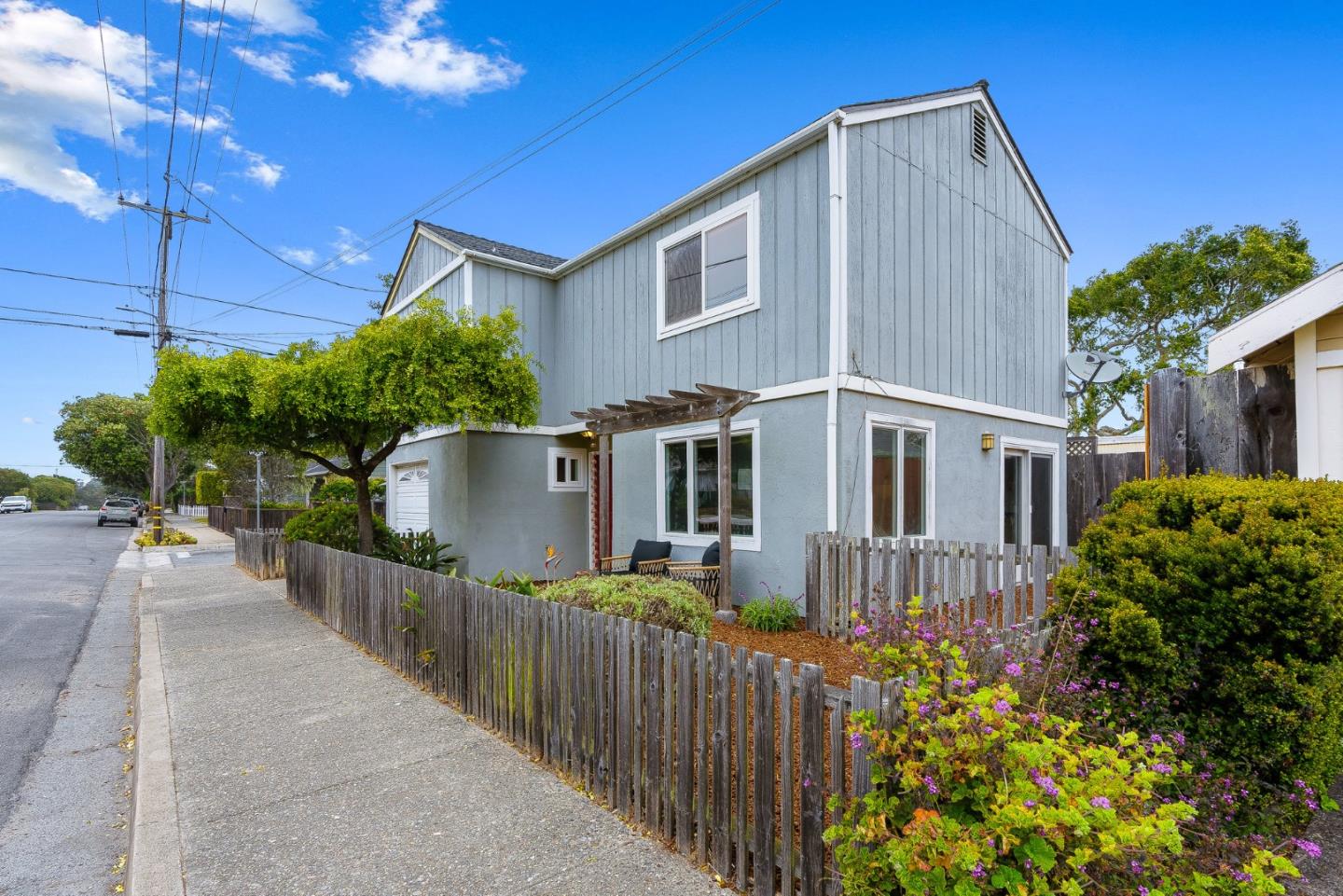 Detail Gallery Image 3 of 25 For 748 Junipero Ave, Pacific Grove,  CA 93950 - 3 Beds | 1/1 Baths