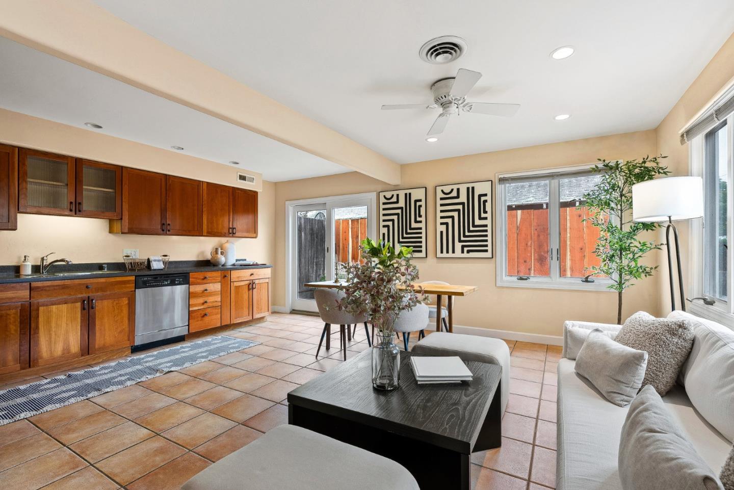 Detail Gallery Image 4 of 25 For 748 Junipero Ave, Pacific Grove,  CA 93950 - 3 Beds | 1/1 Baths