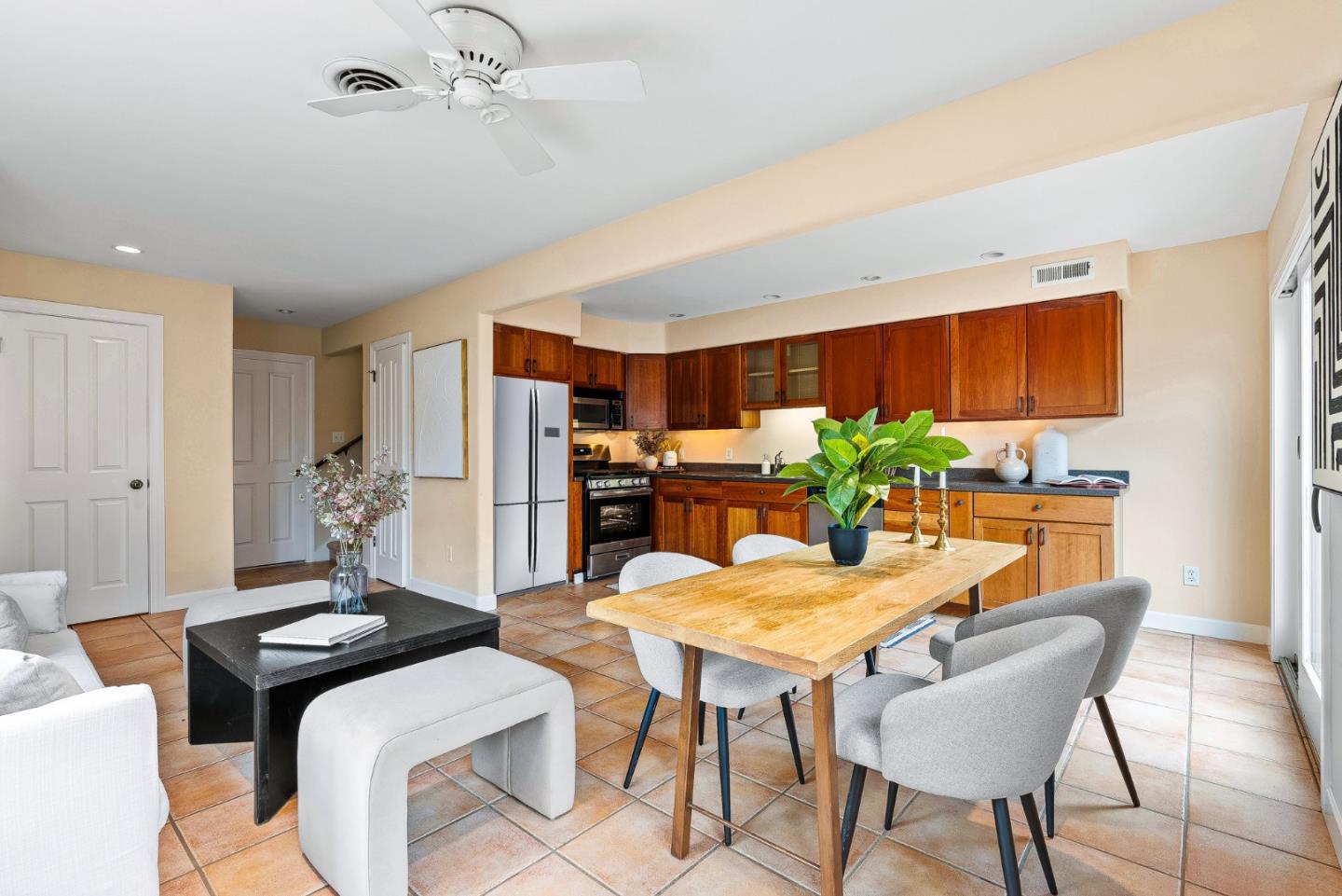 Detail Gallery Image 5 of 25 For 748 Junipero Ave, Pacific Grove,  CA 93950 - 3 Beds | 1/1 Baths