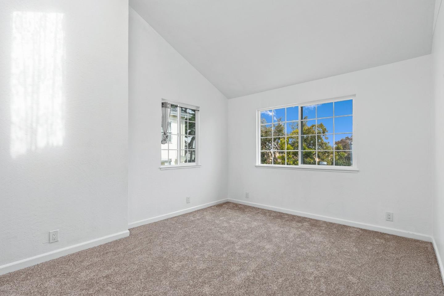 Detail Gallery Image 13 of 31 For 540 Spruce Ave, Pacific Grove,  CA 93950 - 3 Beds | 2 Baths