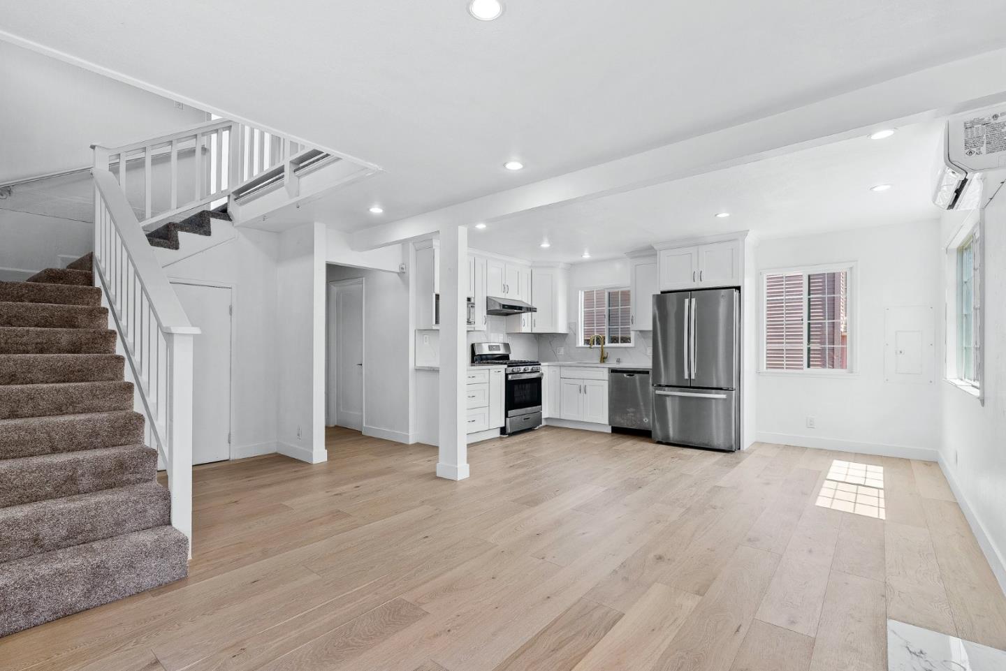 Detail Gallery Image 2 of 31 For 540 Spruce Ave, Pacific Grove,  CA 93950 - 3 Beds | 2 Baths