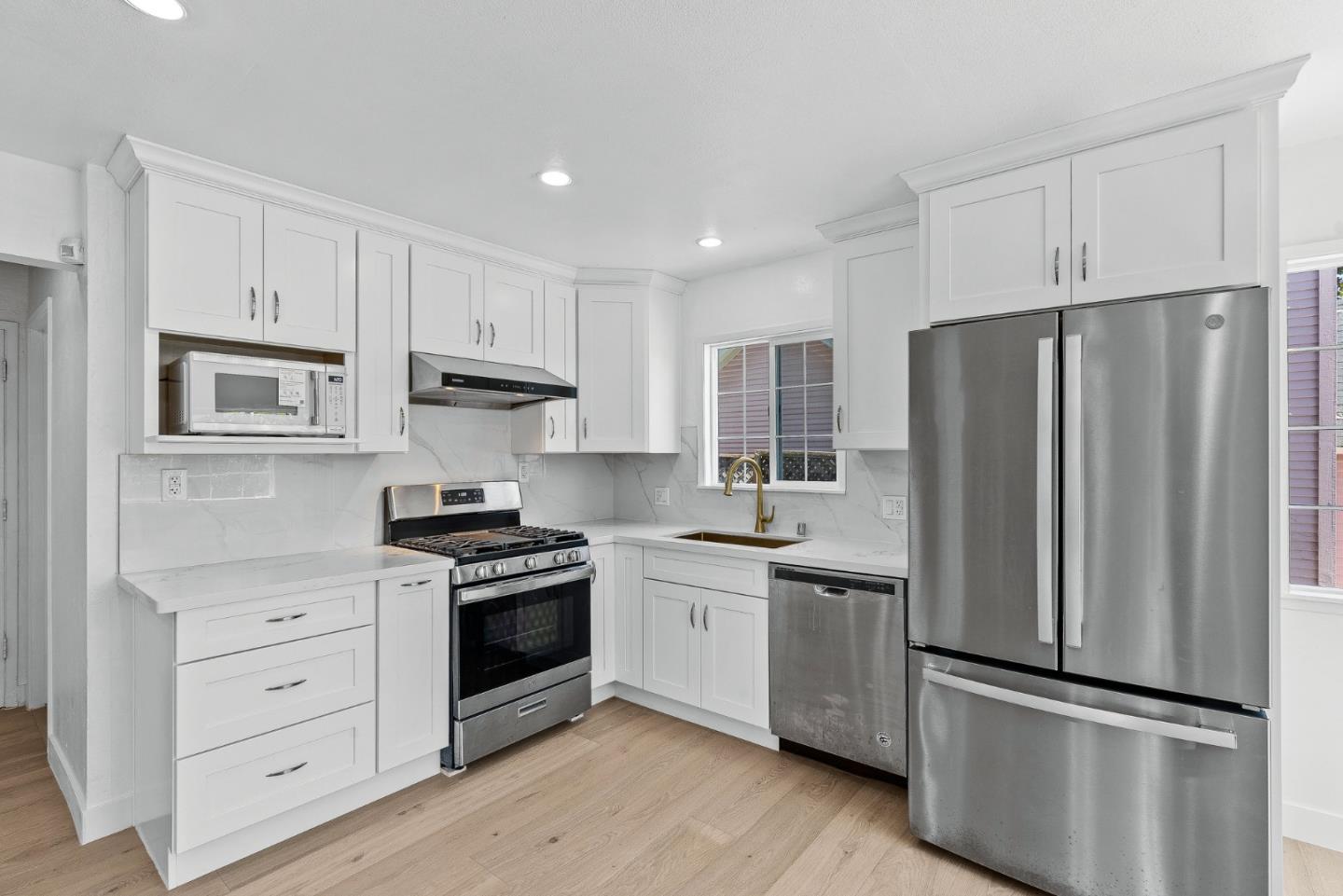 Detail Gallery Image 3 of 31 For 540 Spruce Ave, Pacific Grove,  CA 93950 - 3 Beds | 2 Baths