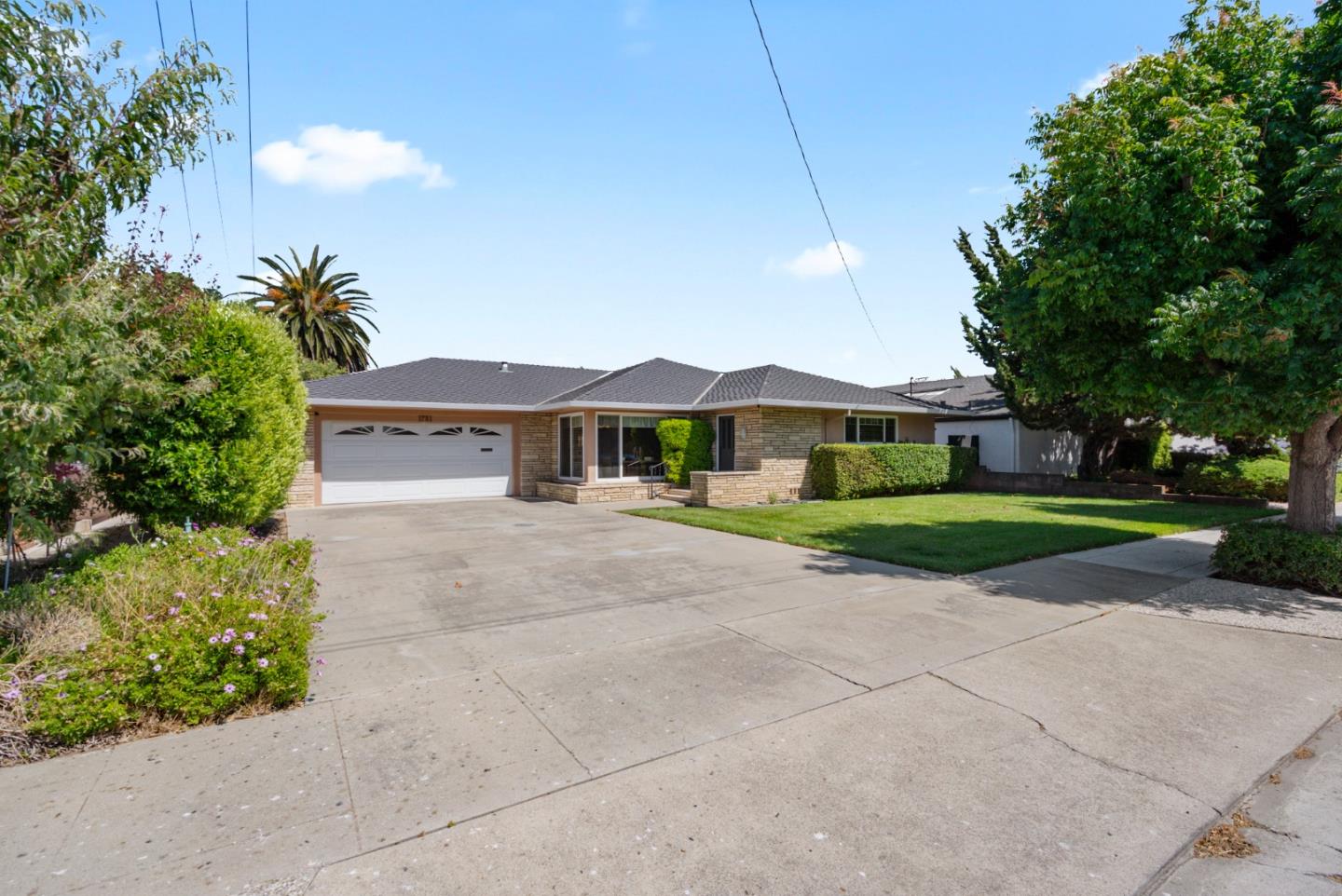 Detail Gallery Image 3 of 57 For 1781 Prune St, Hollister,  CA 95023 - 2 Beds | 2 Baths
