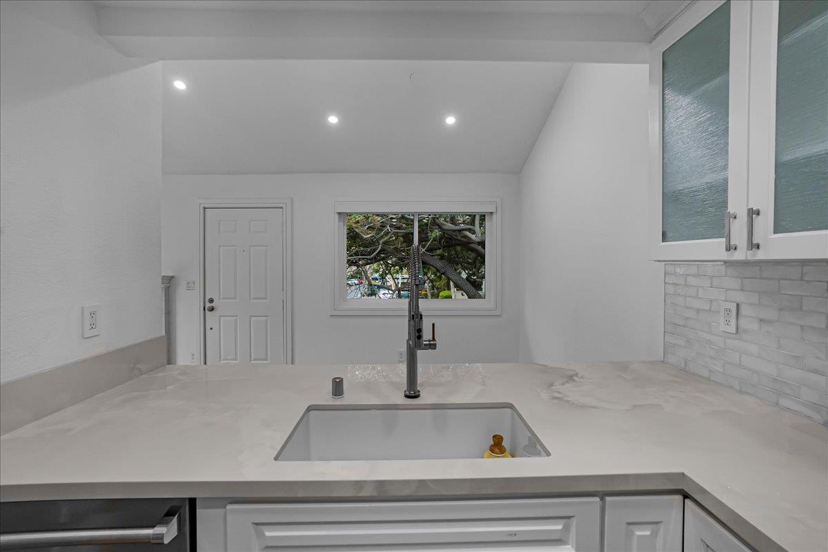 Detail Gallery Image 8 of 14 For 2014 La Terrace Cir, San Jose,  CA 95123 - 1 Beds | 1 Baths