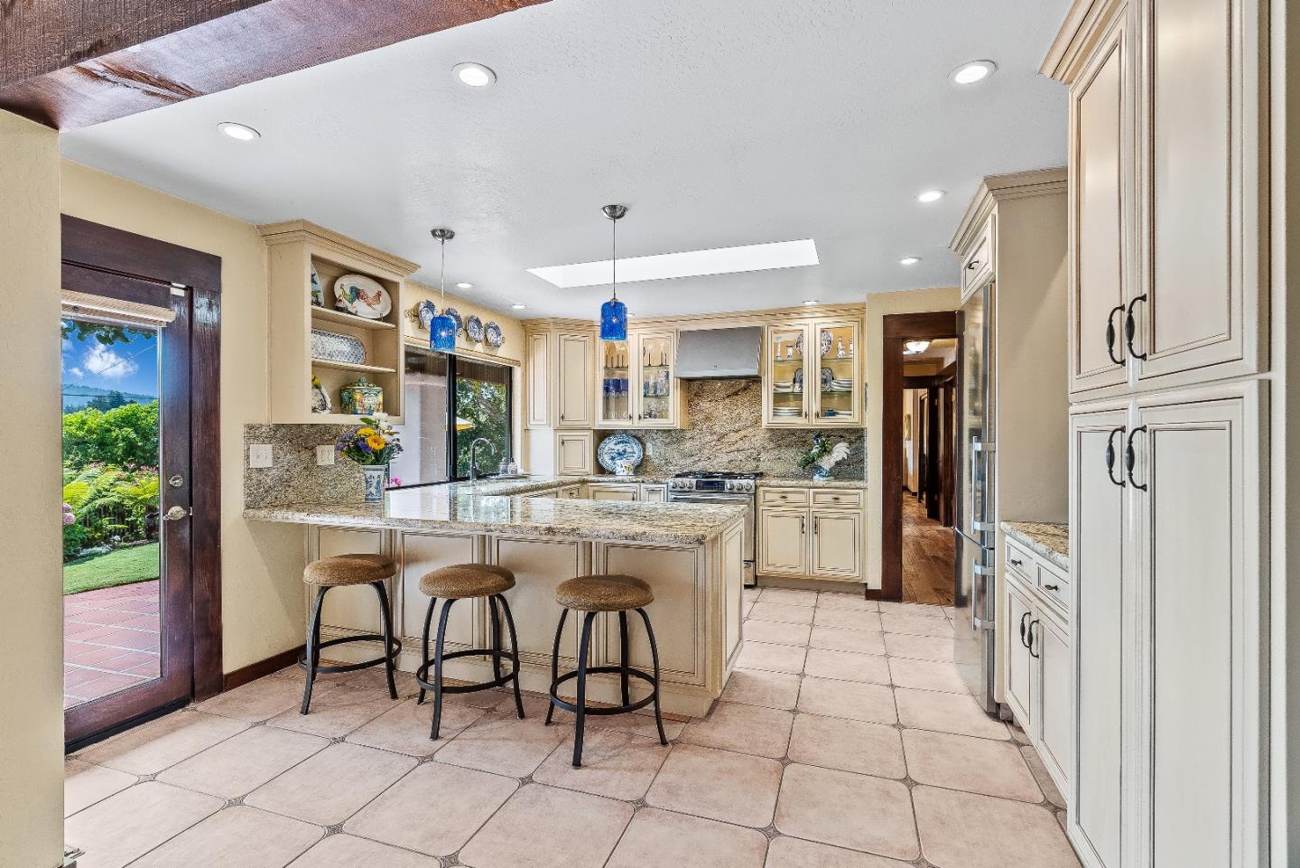 Detail Gallery Image 14 of 28 For 102 Pasatiempo Dr, Santa Cruz,  CA 95060 - 3 Beds | 2/1 Baths