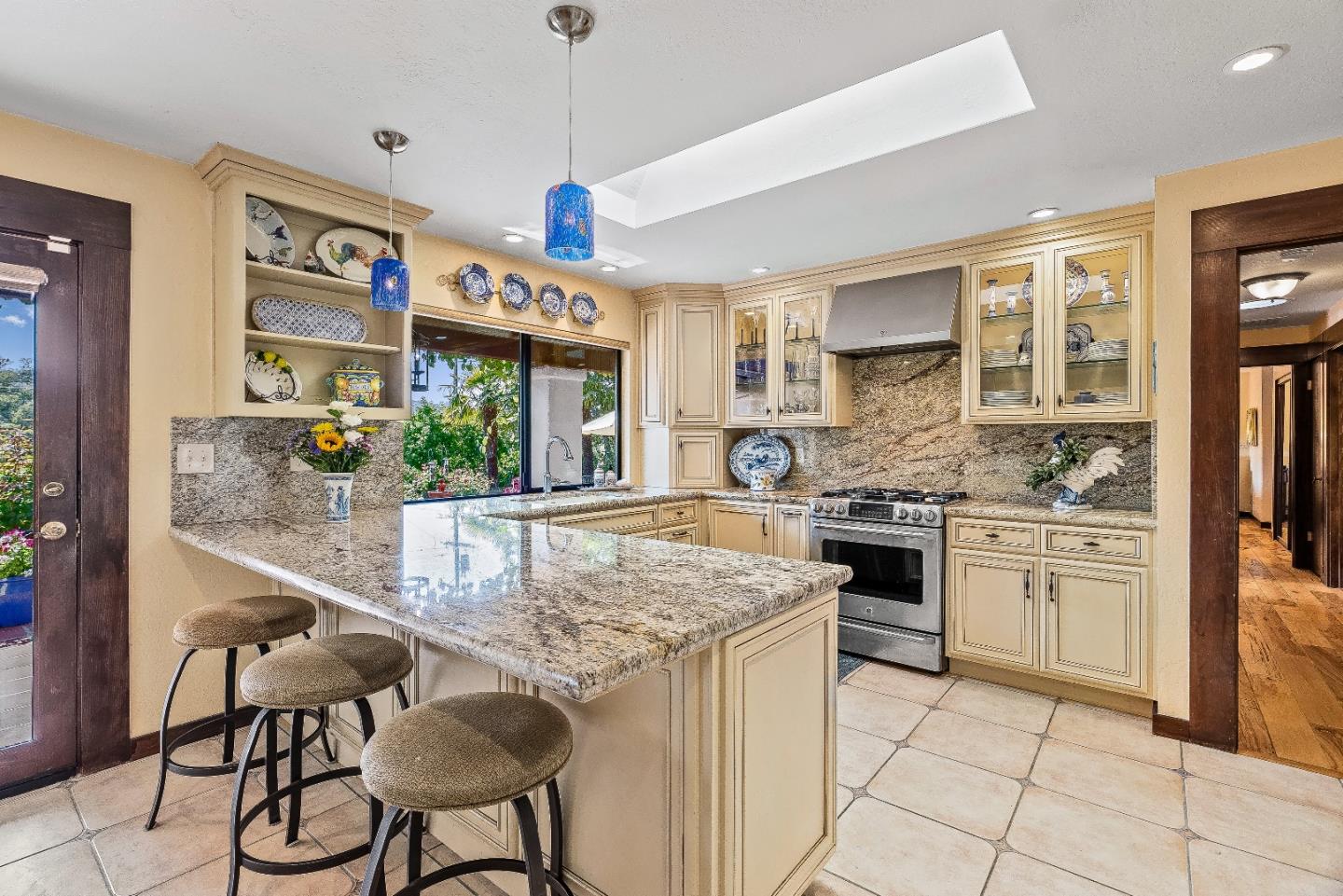 Detail Gallery Image 15 of 28 For 102 Pasatiempo Dr, Santa Cruz,  CA 95060 - 3 Beds | 2/1 Baths