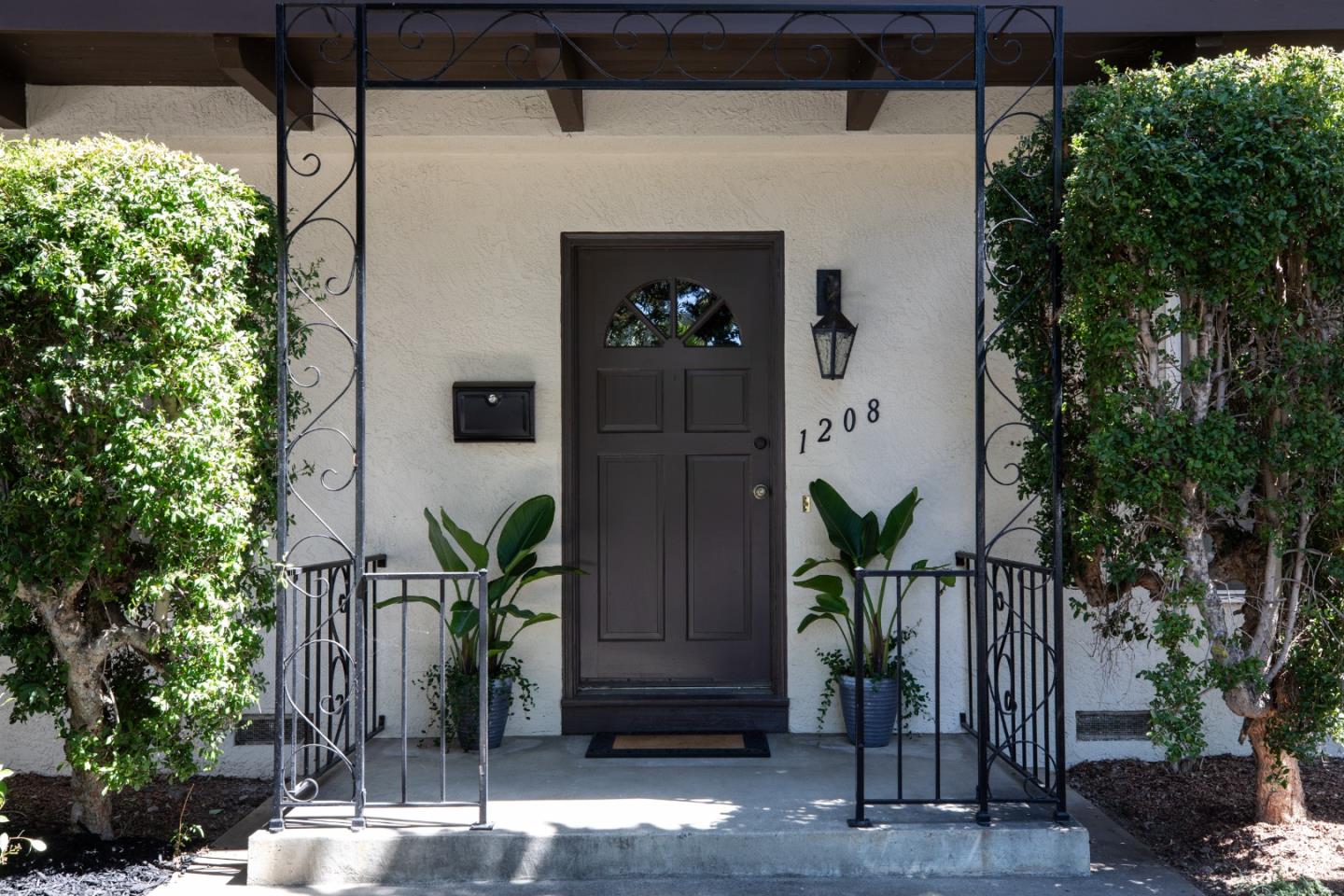 Detail Gallery Image 2 of 6 For 1208 Fairbrook Dr, Mountain View,  CA 94040 - 4 Beds | 2/1 Baths