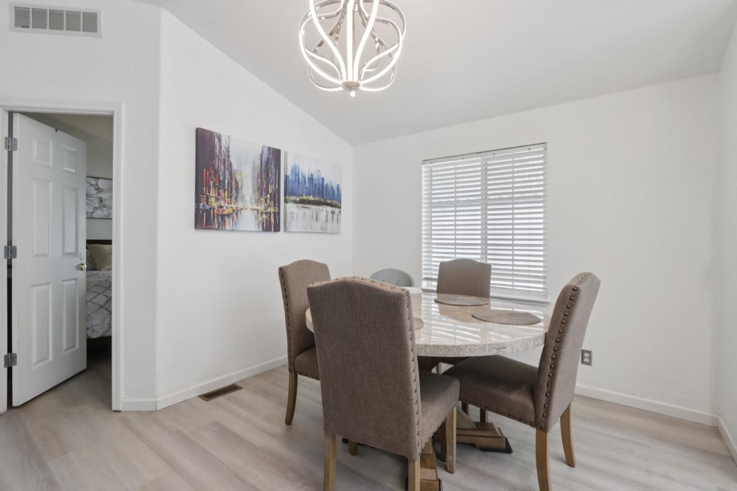 Detail Gallery Image 6 of 41 For 200 Ford Rd #242,  San Jose,  CA 95138 - 4 Beds | 3 Baths
