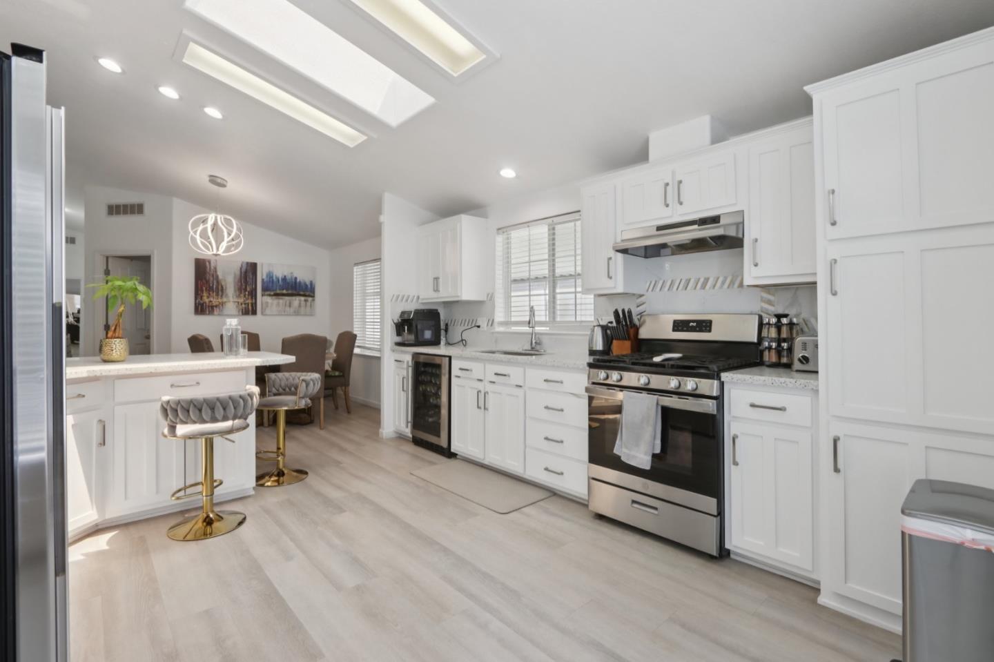 Detail Gallery Image 7 of 41 For 200 Ford Rd #242,  San Jose,  CA 95138 - 4 Beds | 3 Baths