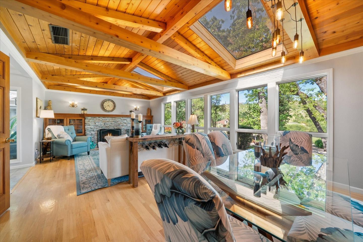 Detail Gallery Image 11 of 82 For 15907 Cindee Ln, Redding,  CA 96001 - 4 Beds | 3 Baths