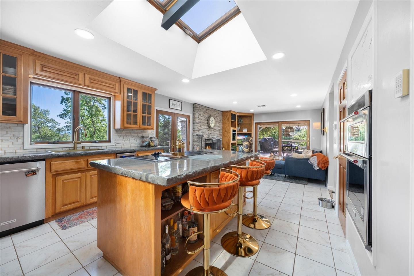 Detail Gallery Image 12 of 82 For 15907 Cindee Ln, Redding,  CA 96001 - 4 Beds | 3 Baths