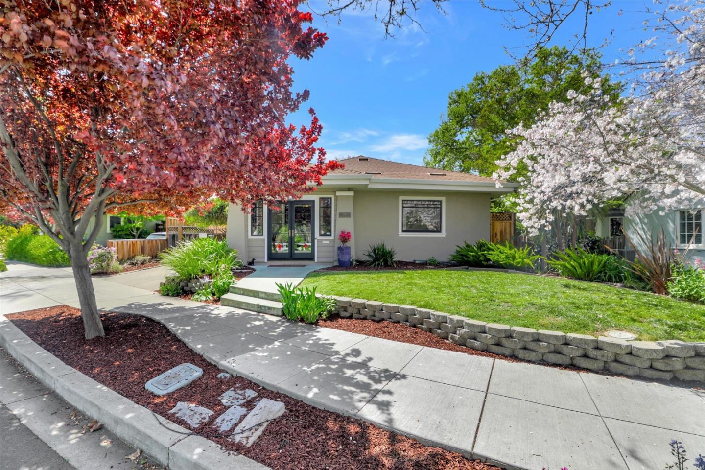 Detail Gallery Image 4 of 80 For 355 S 17th St, San Jose,  CA 95112 - 4 Beds | 3 Baths
