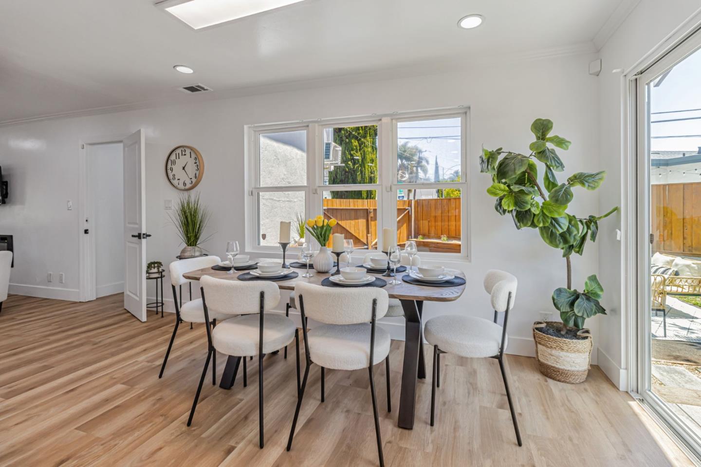 Detail Gallery Image 11 of 48 For 1235 N Bascom, San Jose,  CA 95128 - 4 Beds | 3 Baths