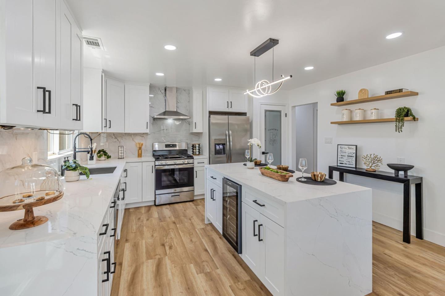Detail Gallery Image 13 of 48 For 1235 N Bascom, San Jose,  CA 95128 - 4 Beds | 3 Baths