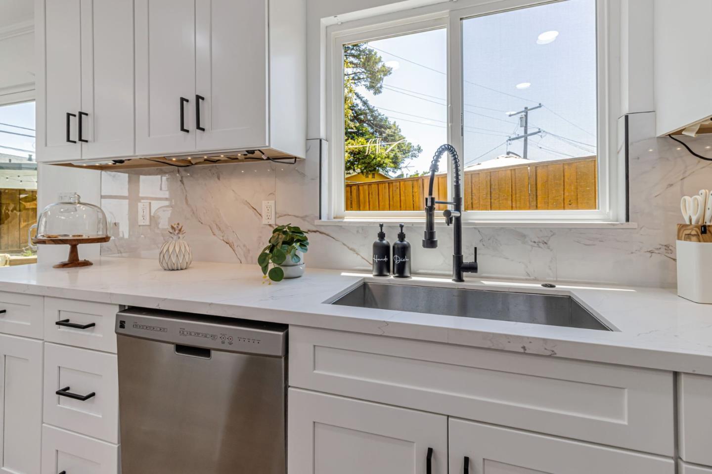Detail Gallery Image 14 of 48 For 1235 N Bascom, San Jose,  CA 95128 - 4 Beds | 3 Baths