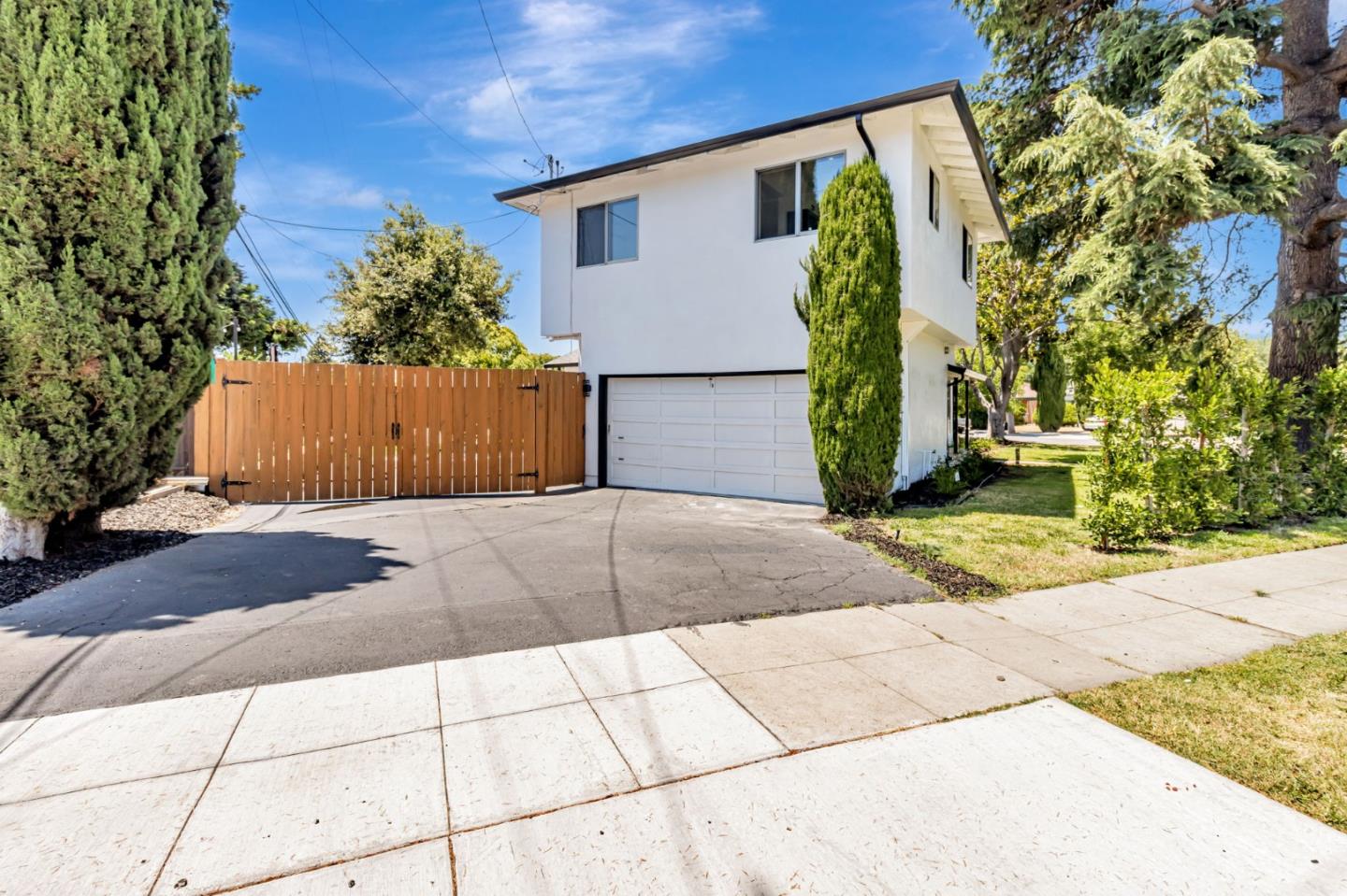 Detail Gallery Image 2 of 48 For 1235 N Bascom, San Jose,  CA 95128 - 4 Beds | 3 Baths