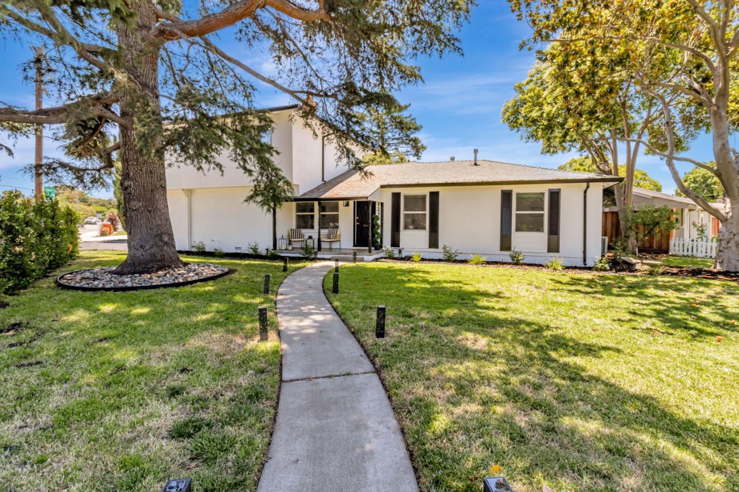 Detail Gallery Image 4 of 48 For 1235 N Bascom, San Jose,  CA 95128 - 4 Beds | 3 Baths