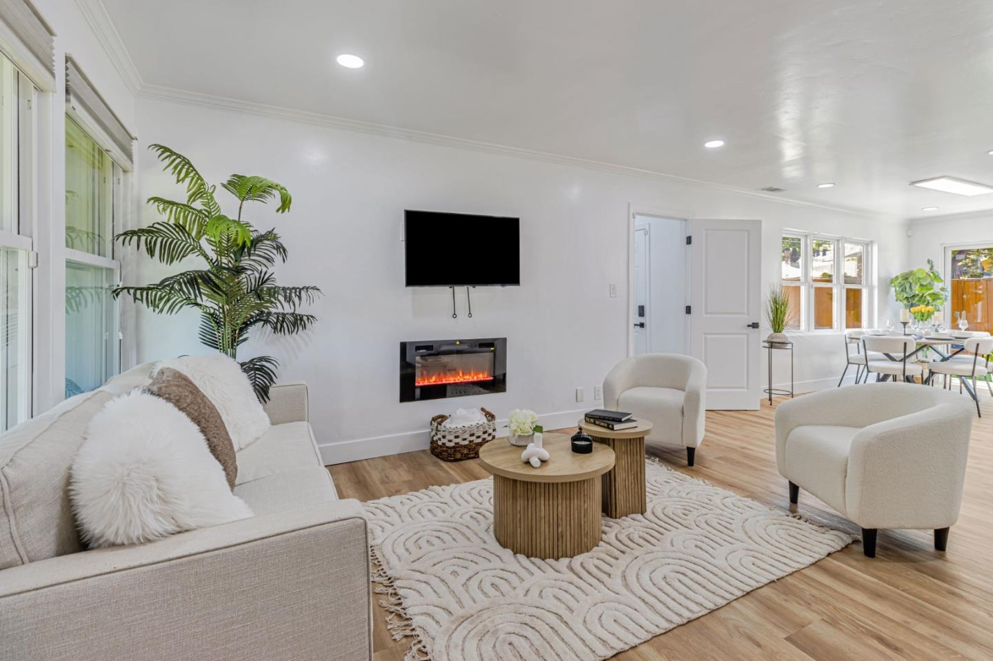 Detail Gallery Image 7 of 48 For 1235 N Bascom, San Jose,  CA 95128 - 4 Beds | 3 Baths