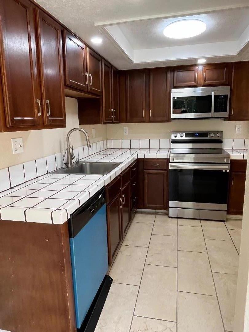 Detail Gallery Image 11 of 36 For 1037 Evans Ct, Hayward,  CA 94544 - 3 Beds | 2/1 Baths