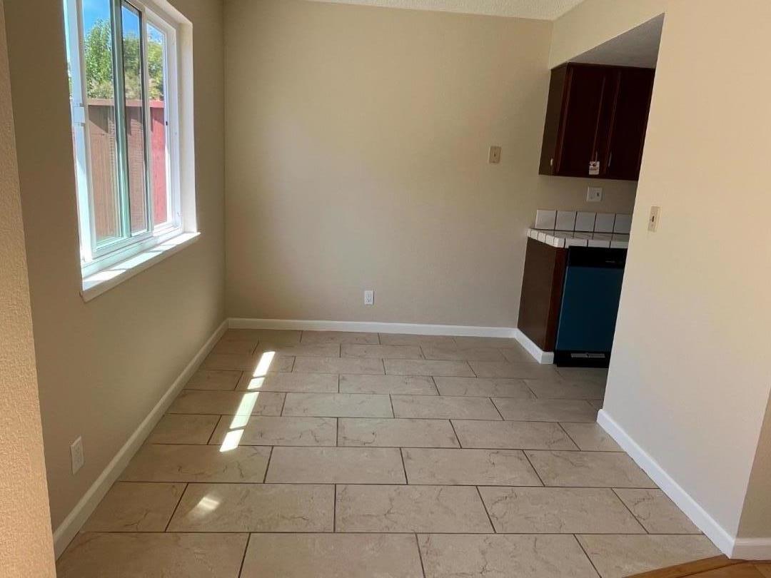 Detail Gallery Image 12 of 36 For 1037 Evans Ct, Hayward,  CA 94544 - 3 Beds | 2/1 Baths