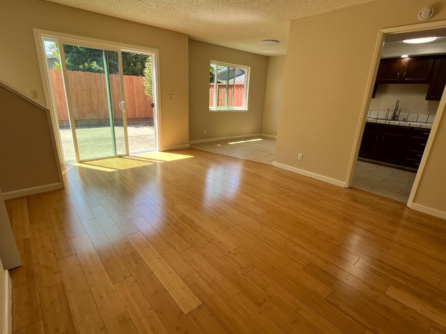 Detail Gallery Image 5 of 36 For 1037 Evans Ct, Hayward,  CA 94544 - 3 Beds | 2/1 Baths