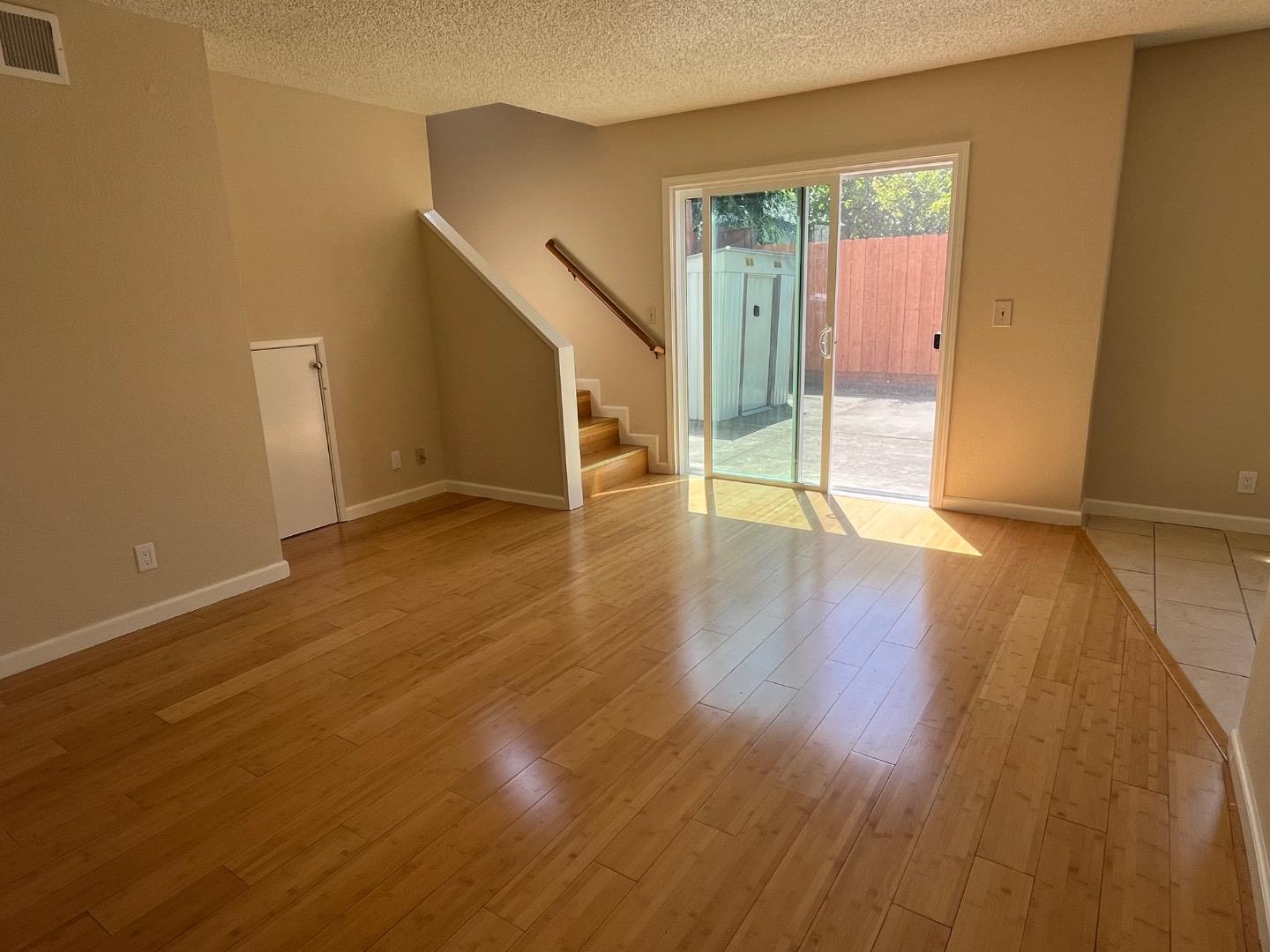 Detail Gallery Image 6 of 36 For 1037 Evans Ct, Hayward,  CA 94544 - 3 Beds | 2/1 Baths