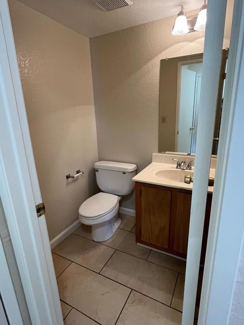 Detail Gallery Image 8 of 36 For 1037 Evans Ct, Hayward,  CA 94544 - 3 Beds | 2/1 Baths
