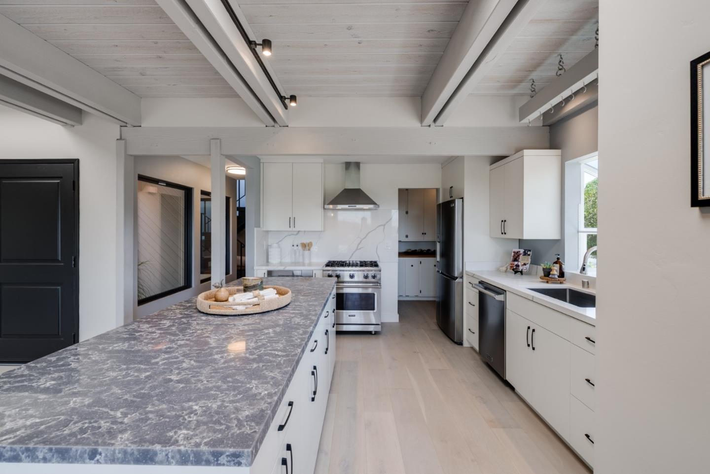 Detail Gallery Image 11 of 67 For 407 Quail Run, Aptos,  CA 95003 - 3 Beds | 2/1 Baths