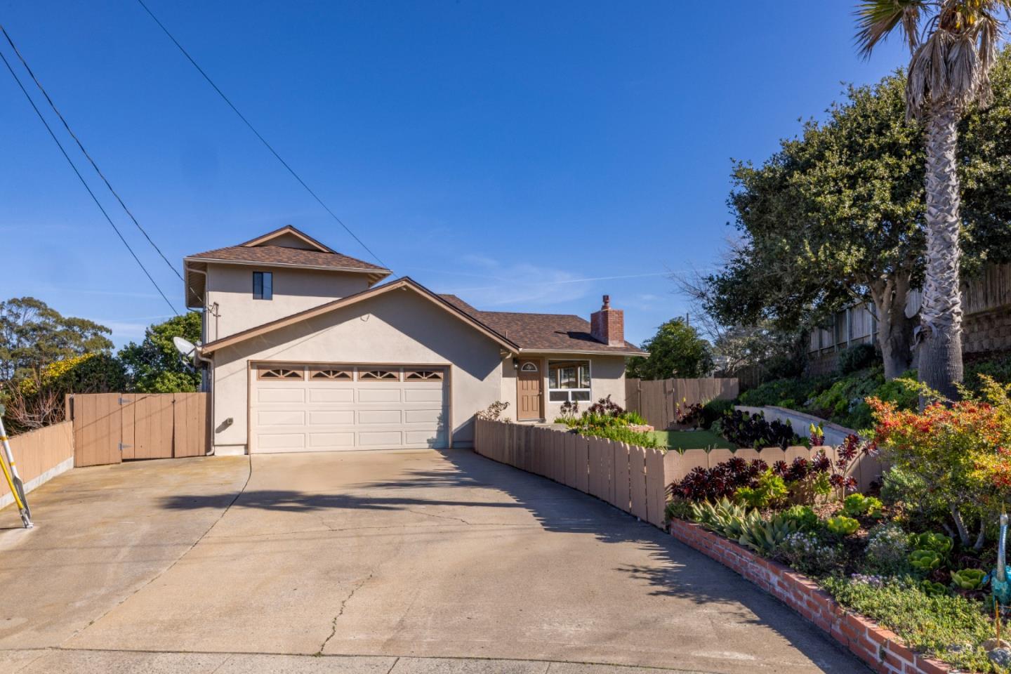 Detail Gallery Image 1 of 31 For 2050 Baldwin Ct, Seaside,  CA 93955 - 4 Beds | 3 Baths