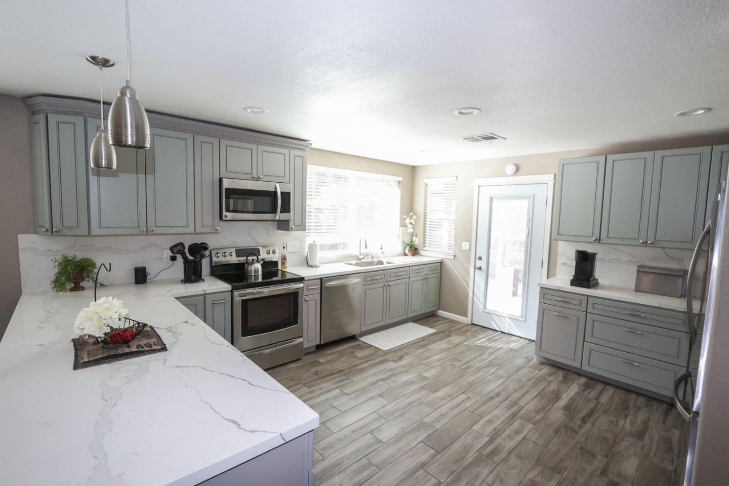 Detail Gallery Image 5 of 40 For 1296 Conference Dr, Scotts Valley,  CA 95066 - 3 Beds | 2 Baths