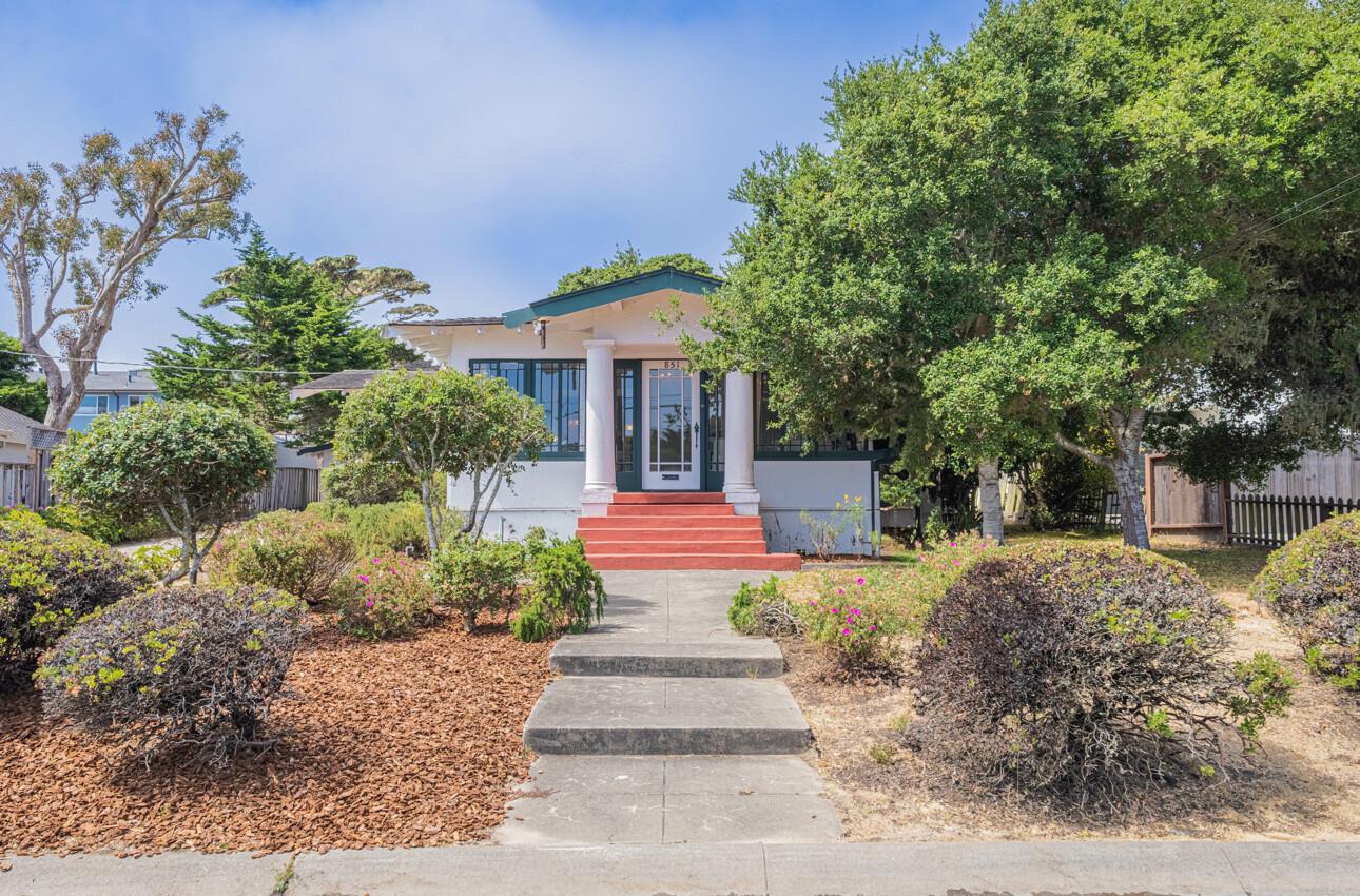 Detail Gallery Image 2 of 41 For 851 Bayview Ave, Pacific Grove,  CA 93950 - 2 Beds | 1 Baths