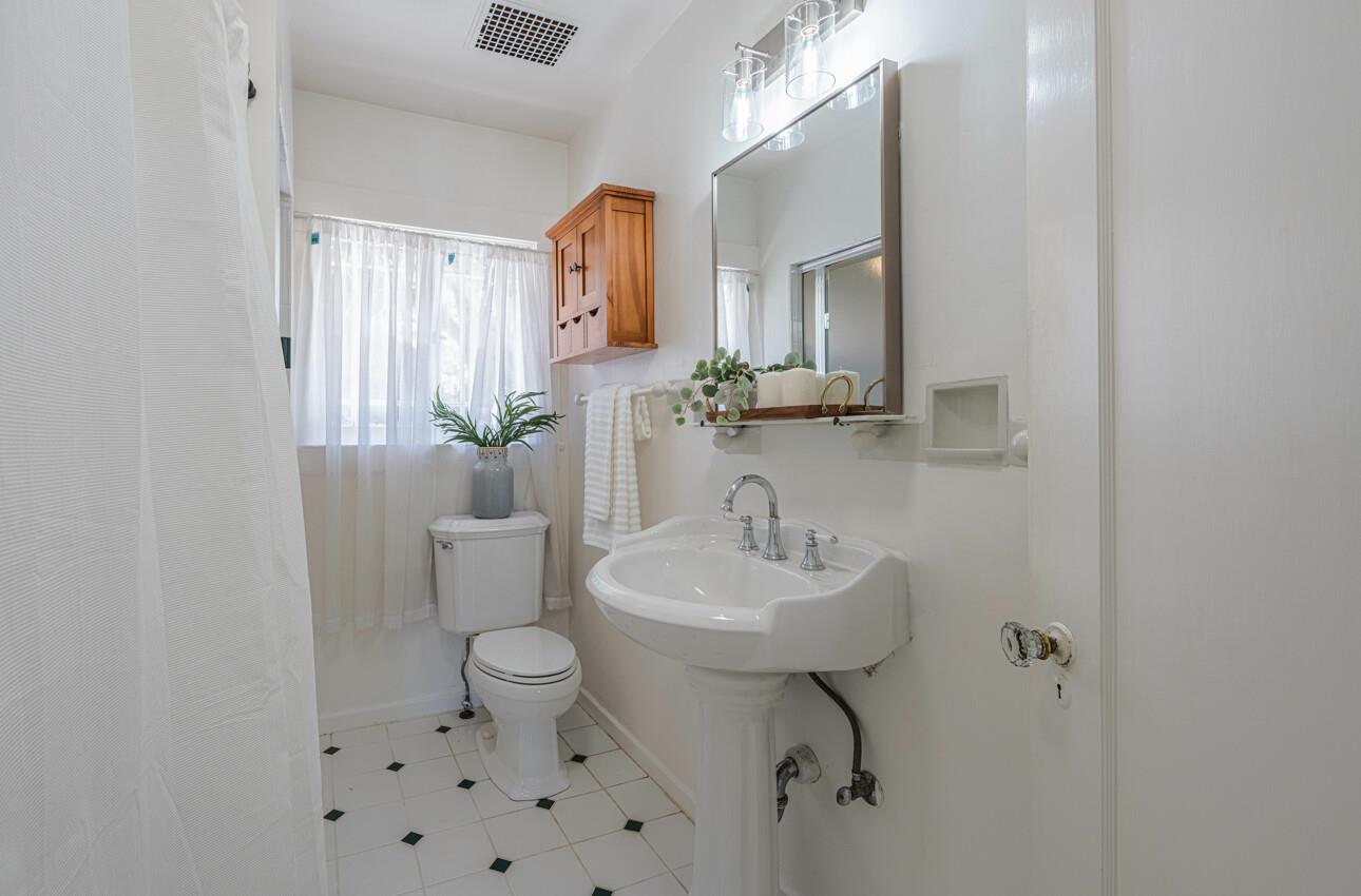 Detail Gallery Image 31 of 41 For 851 Bayview Ave, Pacific Grove,  CA 93950 - 2 Beds | 1 Baths