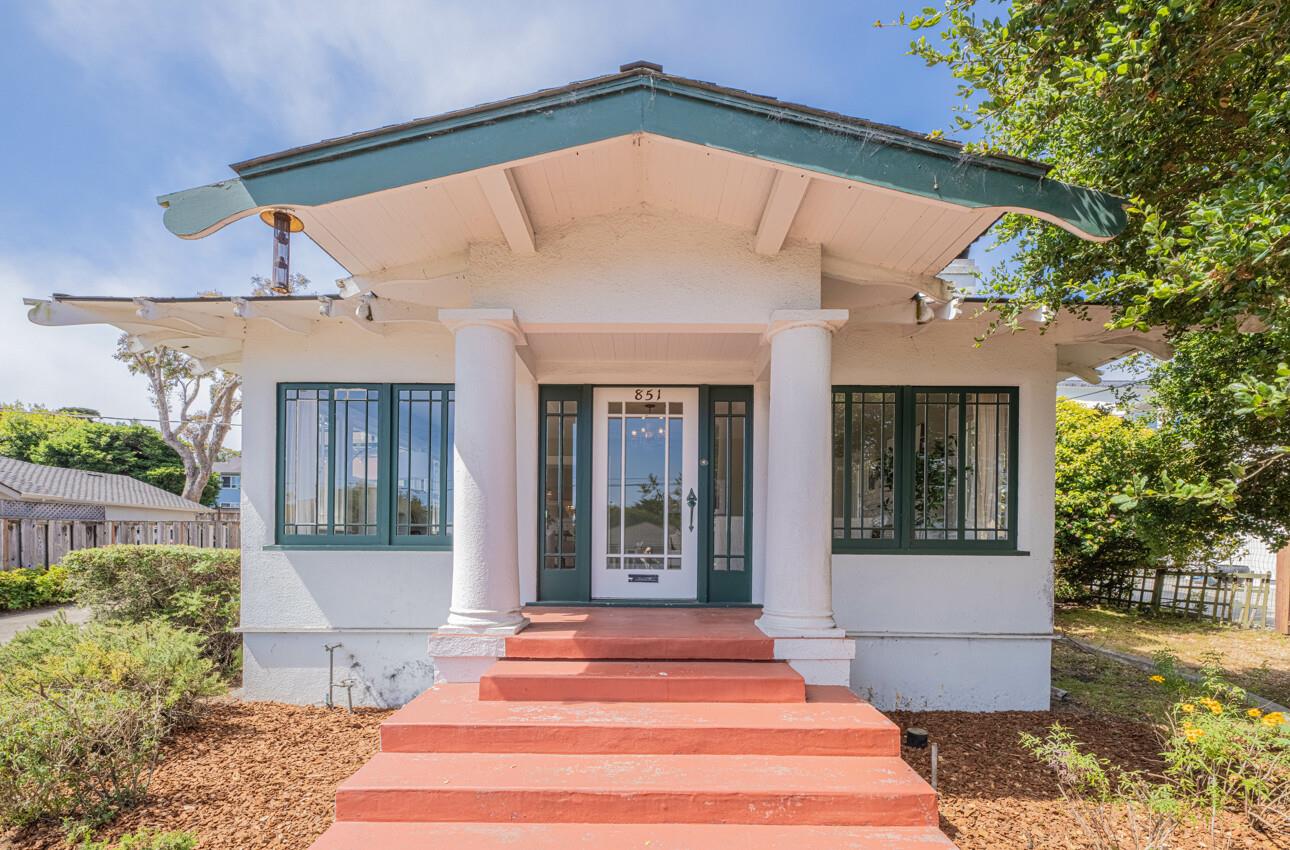 Detail Gallery Image 4 of 41 For 851 Bayview Ave, Pacific Grove,  CA 93950 - 2 Beds | 1 Baths