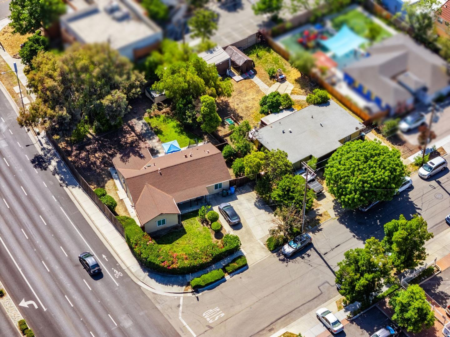 Detail Gallery Image 2 of 3 For 10024 Bret Ave, Cupertino,  CA 95014 - 2 Beds | 1 Baths