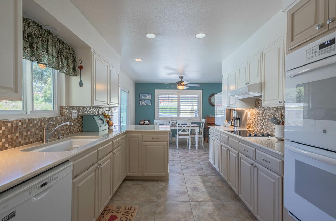 Detail Gallery Image 10 of 32 For 18101 Berta Canyon Rd, Salinas,  CA 93907 - 3 Beds | 2 Baths