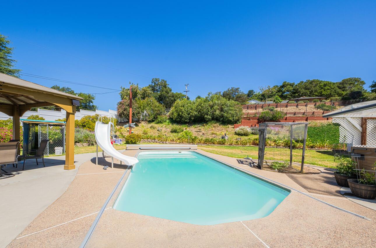 Detail Gallery Image 2 of 32 For 18101 Berta Canyon Rd, Salinas,  CA 93907 - 3 Beds | 2 Baths