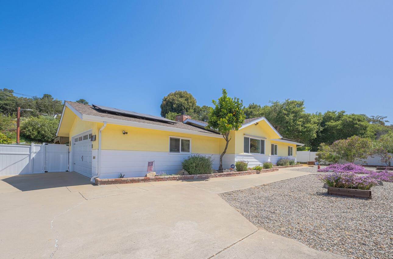 Detail Gallery Image 3 of 32 For 18101 Berta Canyon Rd, Salinas,  CA 93907 - 3 Beds | 2 Baths