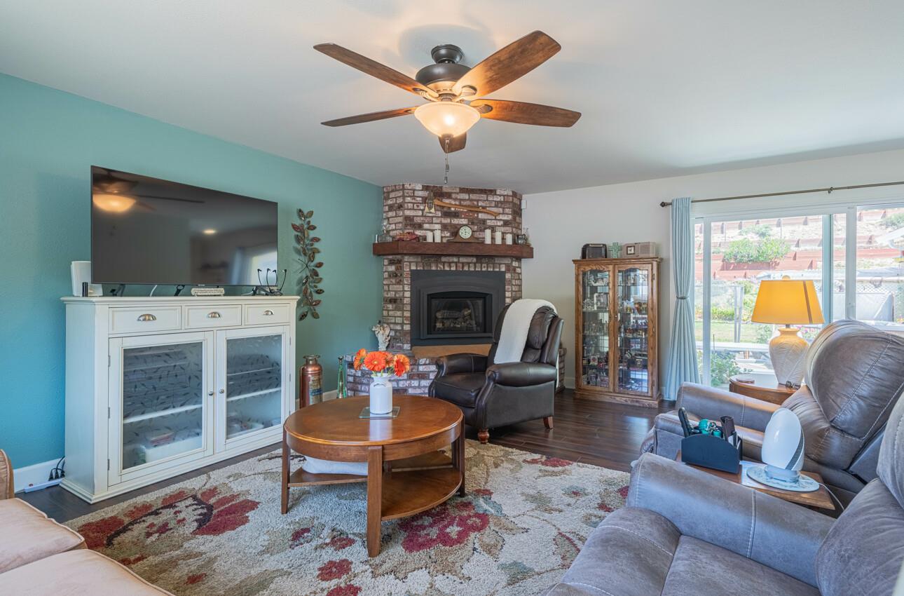 Detail Gallery Image 9 of 32 For 18101 Berta Canyon Rd, Salinas,  CA 93907 - 3 Beds | 2 Baths