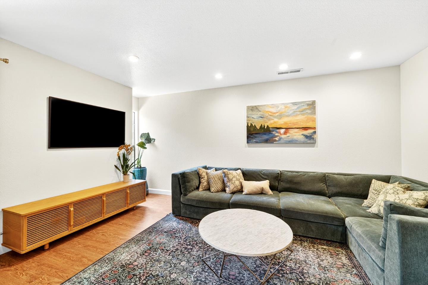 Detail Gallery Image 4 of 40 For 1757 30th Ave, Santa Cruz,  CA 95062 - 2 Beds | 2/1 Baths