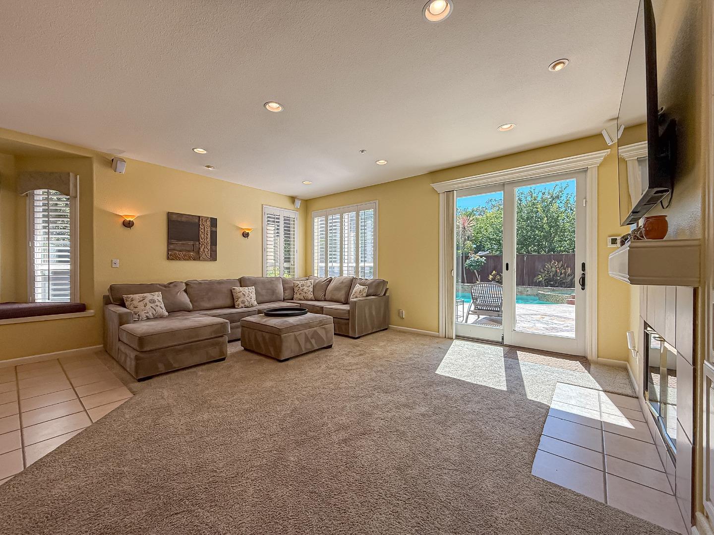 Detail Gallery Image 12 of 63 For 1489 Cheryl Dr, Livermore,  CA 94550 - 5 Beds | 2/1 Baths