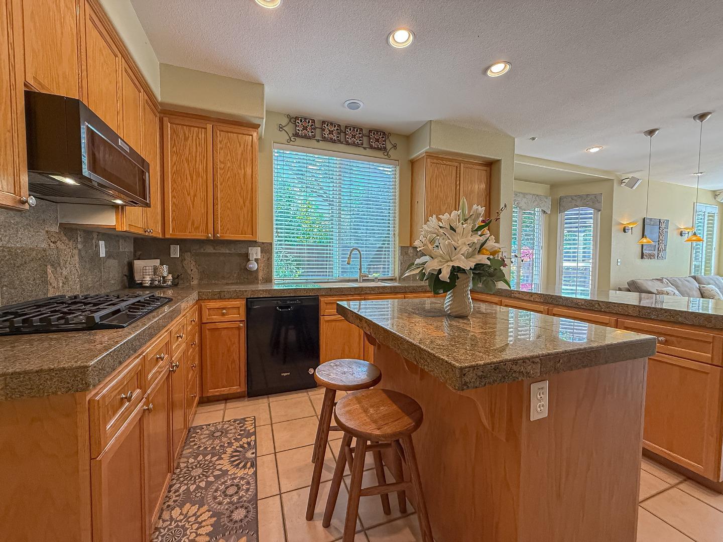 Detail Gallery Image 15 of 63 For 1489 Cheryl Dr, Livermore,  CA 94550 - 5 Beds | 2/1 Baths