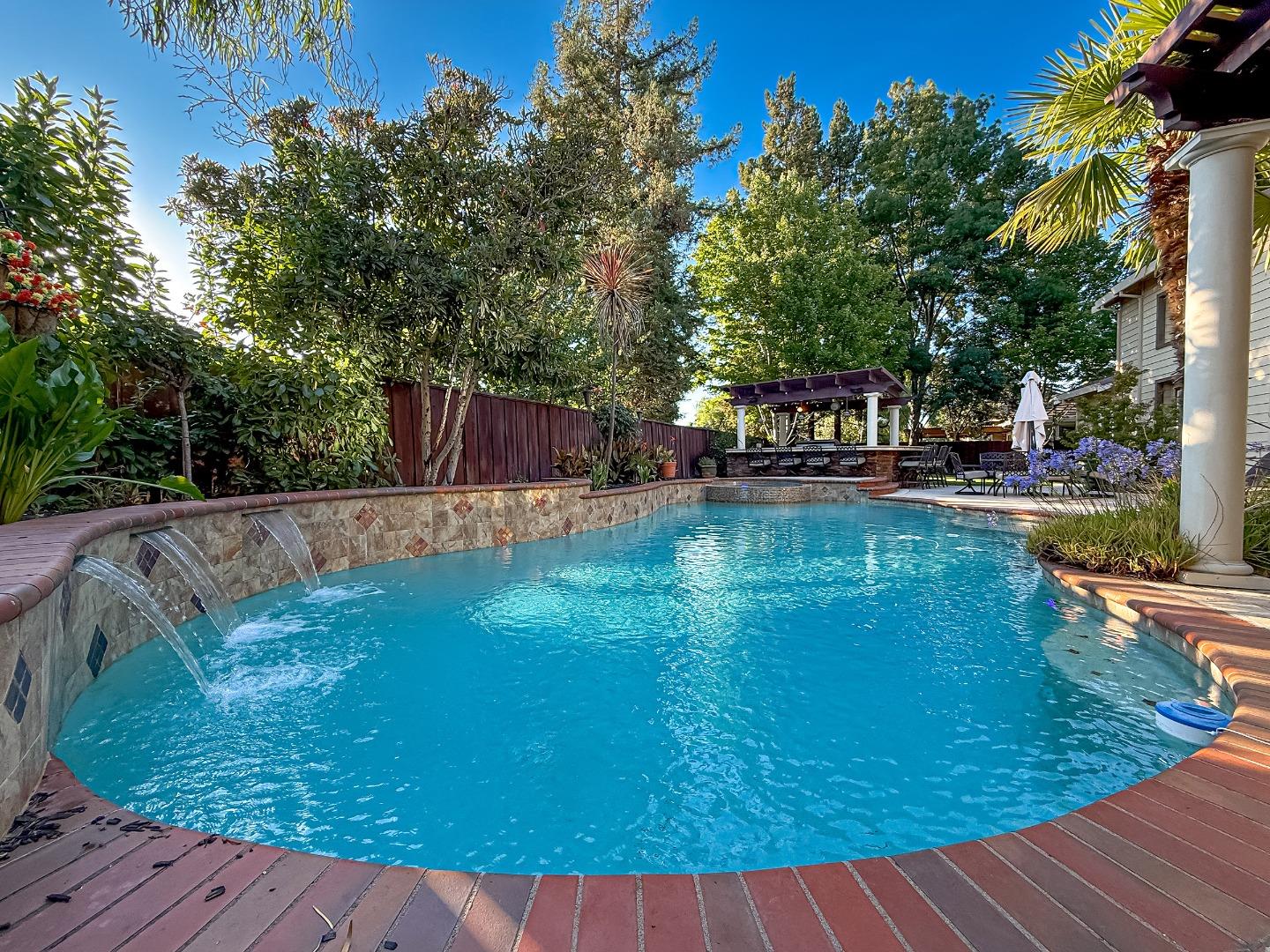 Detail Gallery Image 4 of 63 For 1489 Cheryl Dr, Livermore,  CA 94550 - 5 Beds | 2/1 Baths