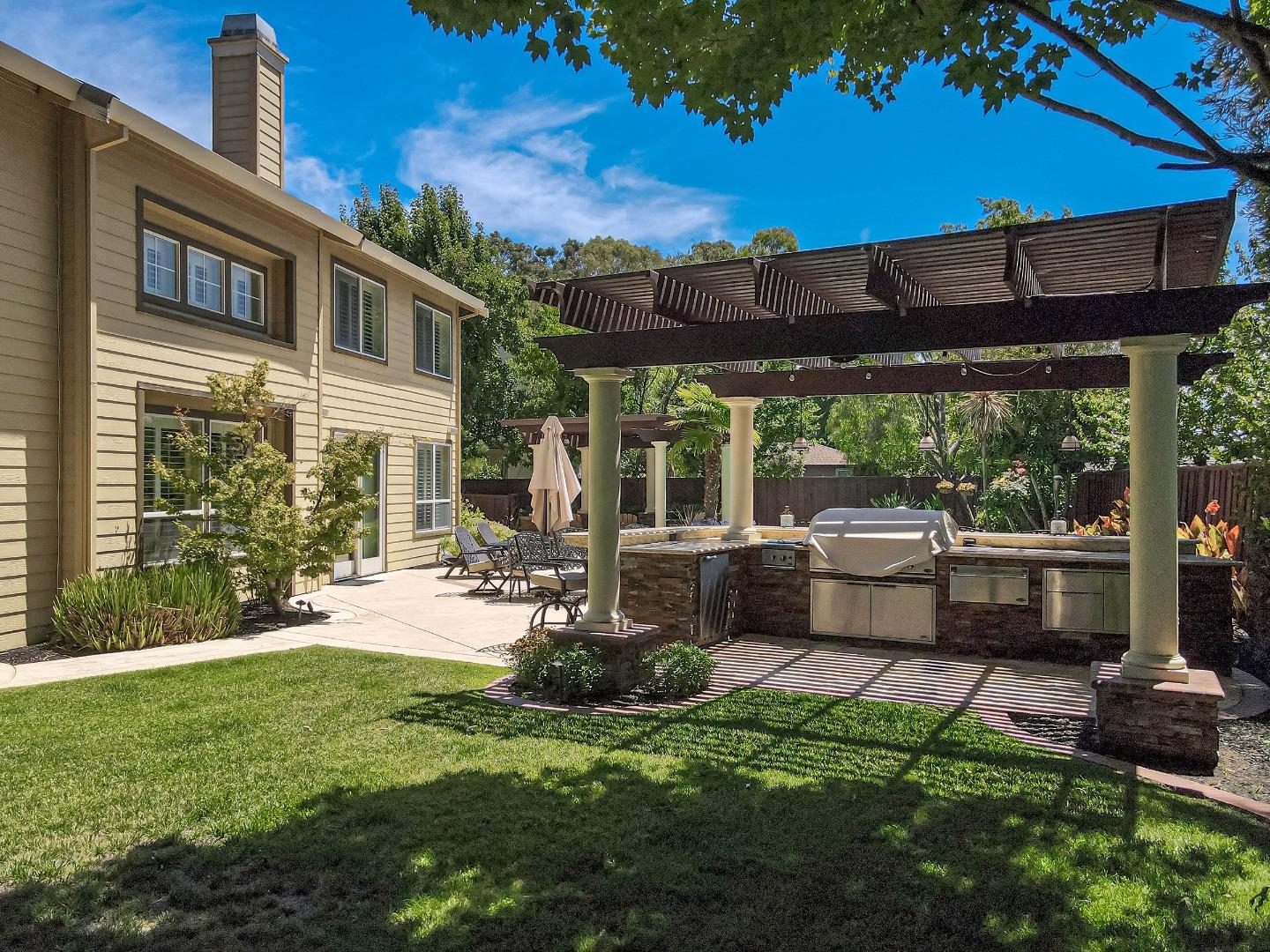 Detail Gallery Image 5 of 63 For 1489 Cheryl Dr, Livermore,  CA 94550 - 5 Beds | 2/1 Baths