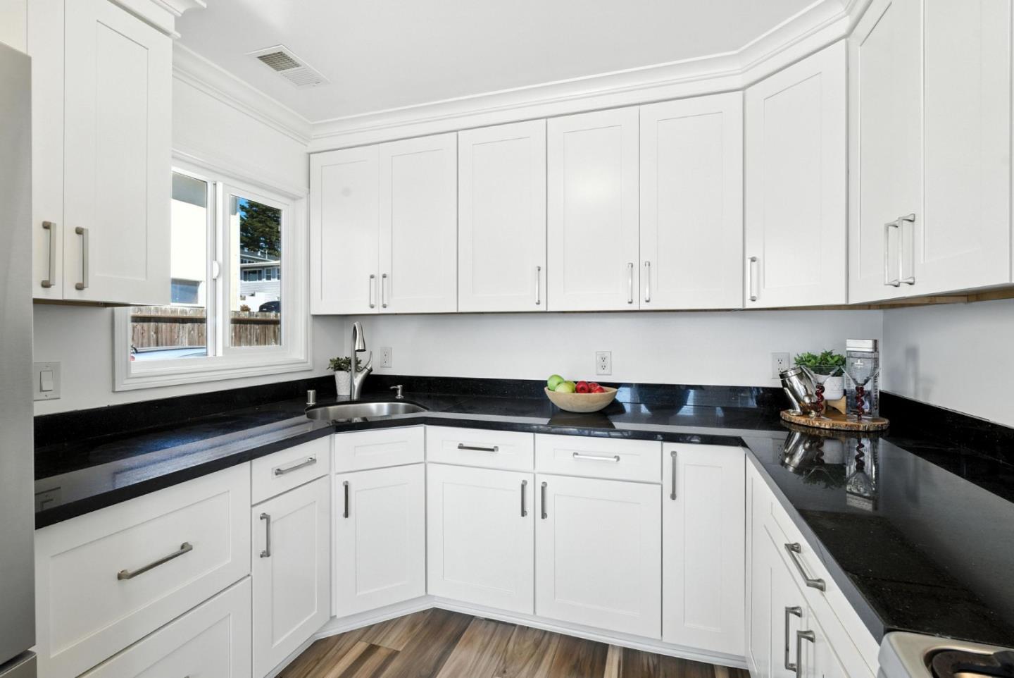 Detail Gallery Image 13 of 65 For 2621 Heather Ln, San Bruno,  CA 94066 - 3 Beds | 2 Baths