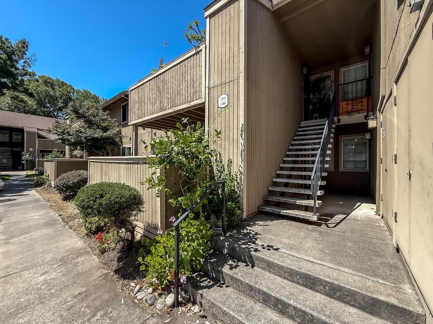 Detail Gallery Image 3 of 29 For 3388 Red Cedar Ter, Fremont,  CA 94536 - 1 Beds | 1 Baths