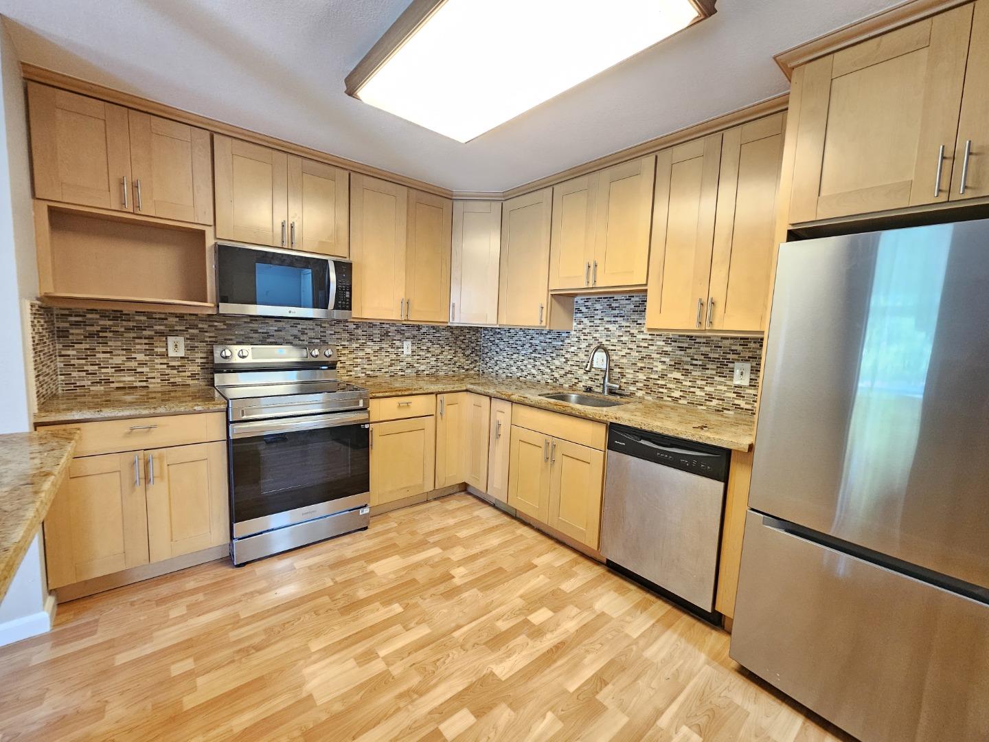 Detail Gallery Image 5 of 22 For 1191 Compass Ln #108,  Foster City,  CA 94404 - 2 Beds | 2 Baths