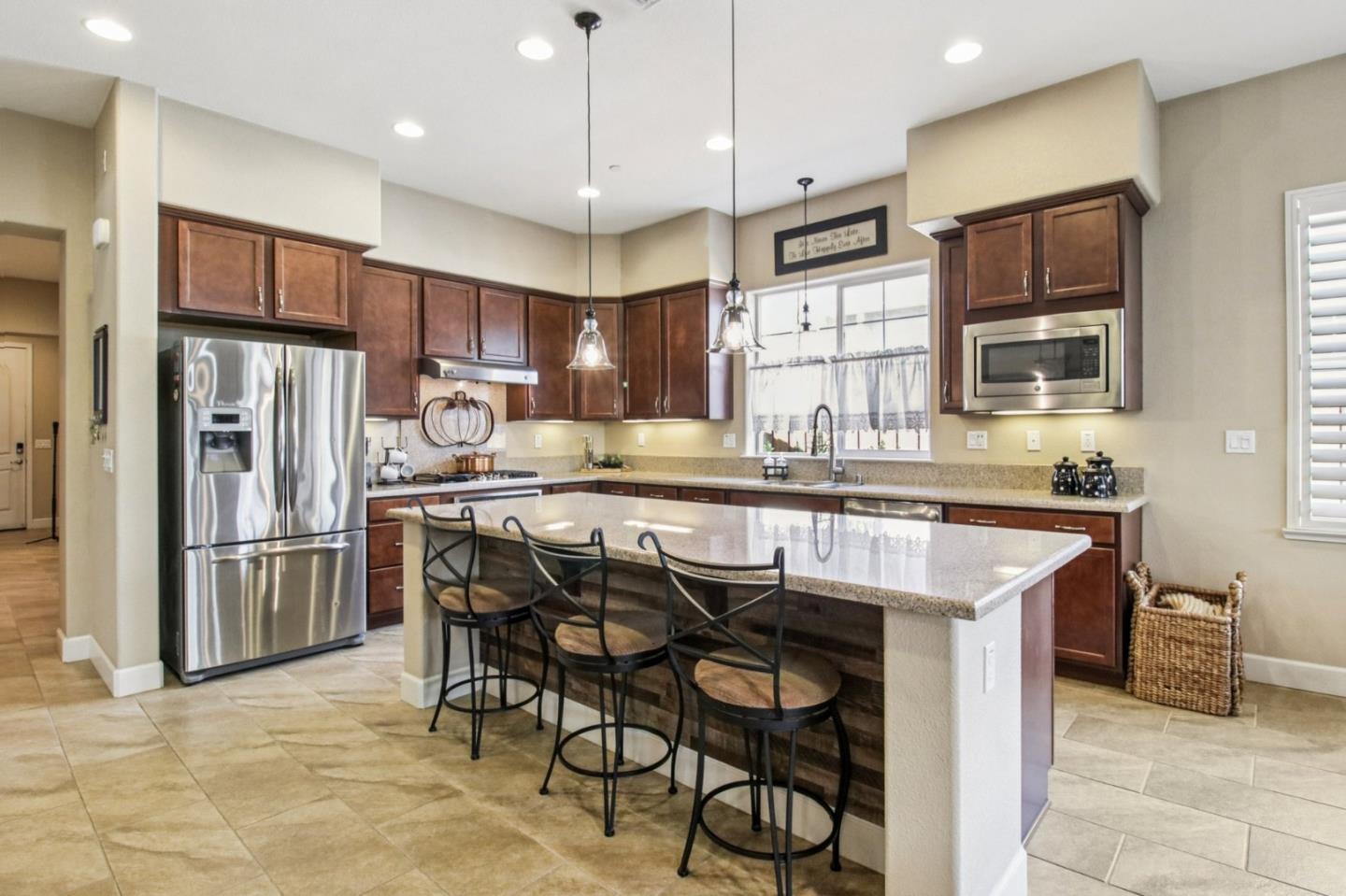 Detail Gallery Image 11 of 29 For 845 San Pedro Ave, Morgan Hill,  CA 95037 - 3 Beds | 3 Baths