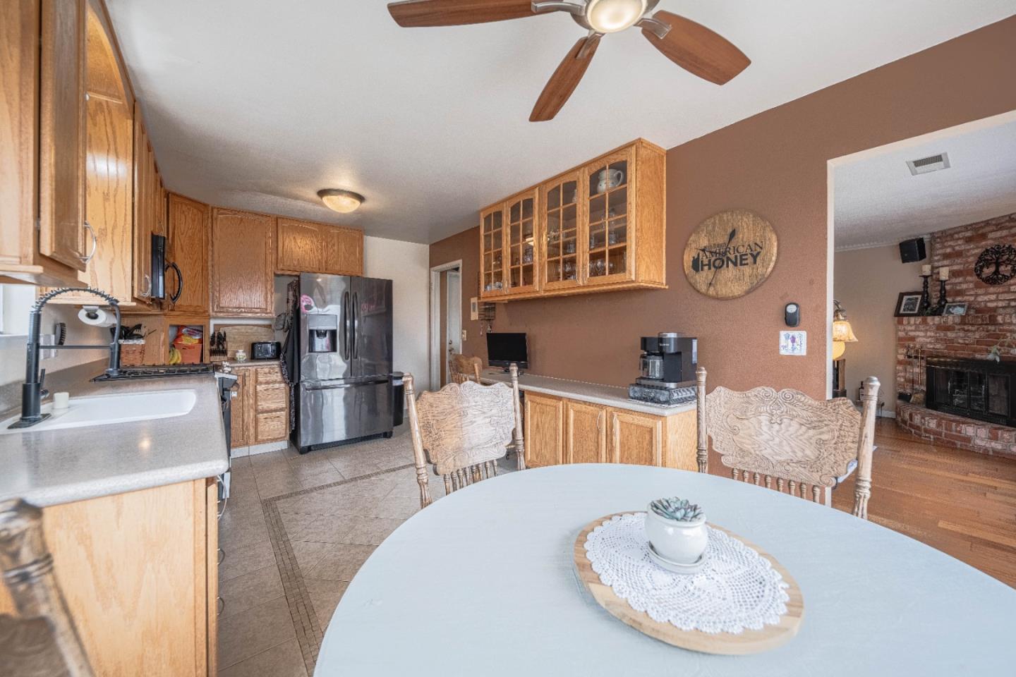 Detail Gallery Image 10 of 29 For 19010 Souza Way, Salinas,  CA 93906 - 3 Beds | 2 Baths